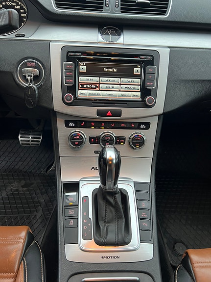Volkswagen Passat Alltrack 7 of 15