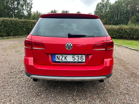 Volkswagen Passat Alltrack 3 of 15