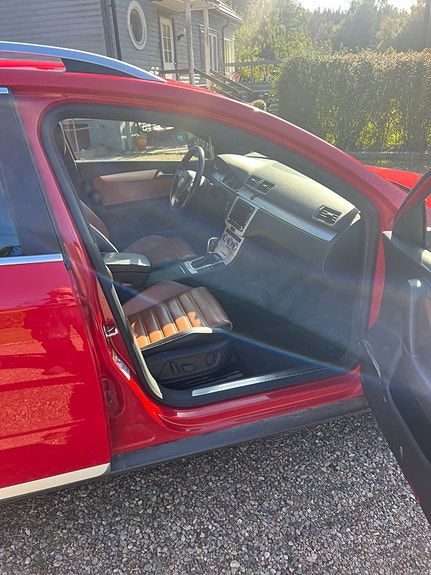 Volkswagen Passat Alltrack 13 of 15