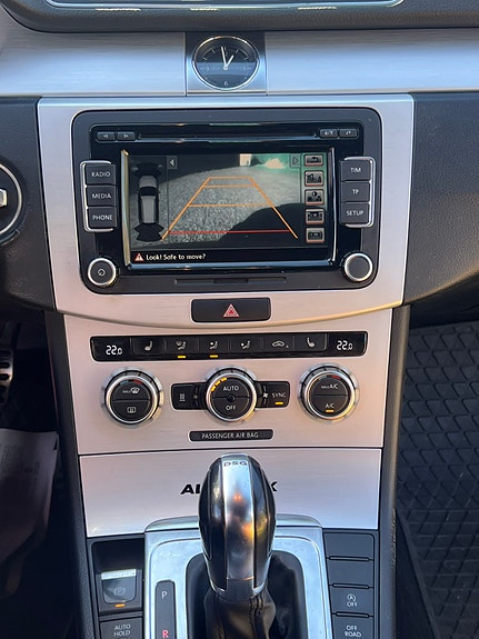 Volkswagen Passat Alltrack 8 of 15