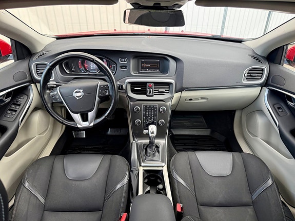 Volvo V40 10 of 17