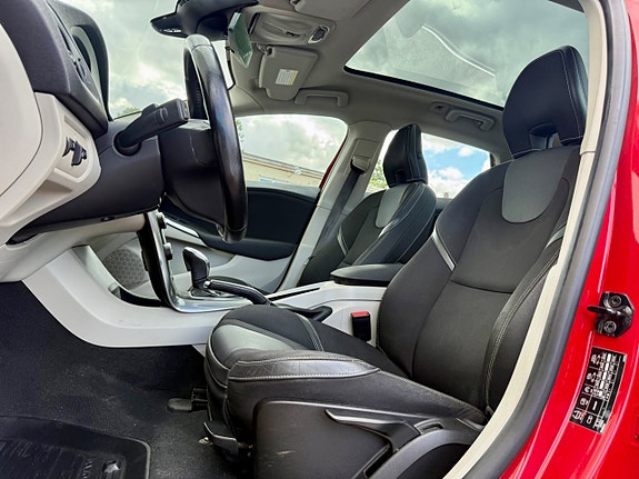 Volvo V40 12 of 17
