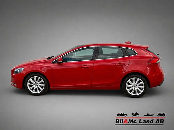 Volvo V40 2 of 17