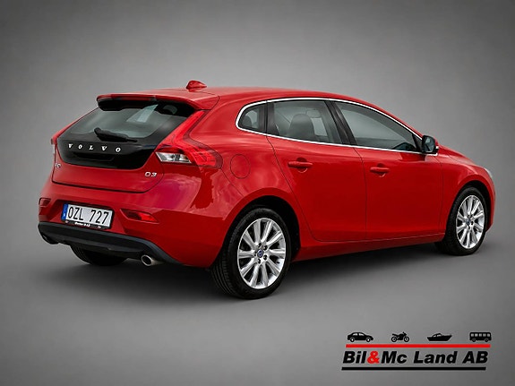 Volvo V40 8 of 17