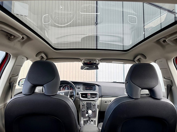 Volvo V40 9 of 17
