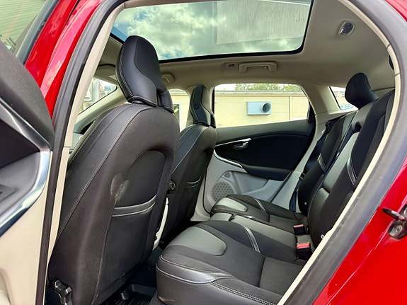 Volvo V40 13 of 17