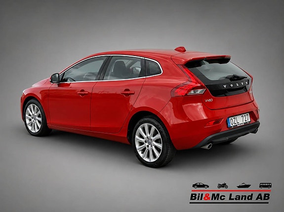 Volvo V40 3 of 17