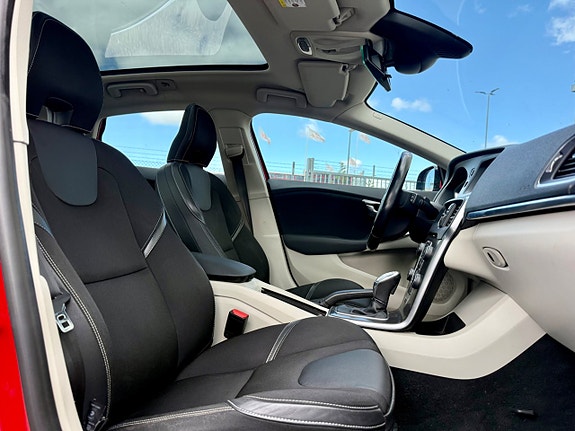 Volvo V40 15 of 17