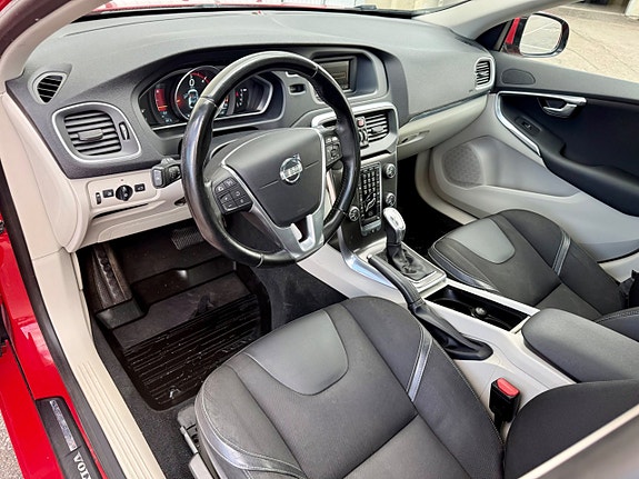 Volvo V40 11 of 17