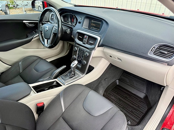 Volvo V40 14 of 17