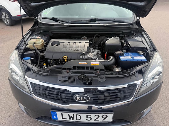 Kia Ceed 2 of 7