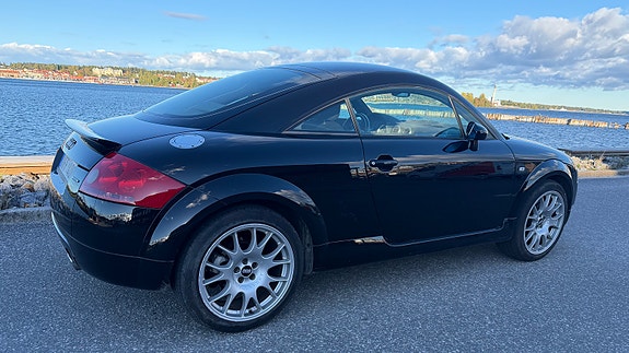 Audi TT 2 of 7