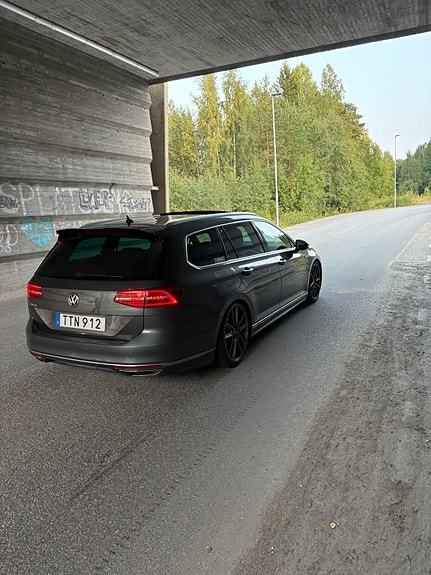 Volkswagen Passat 2 of 6