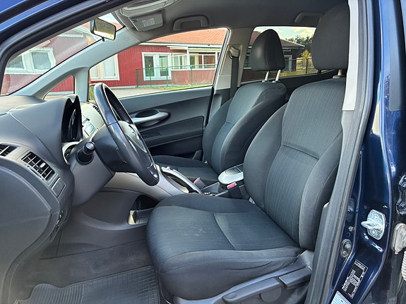 Toyota Auris 9 of 11