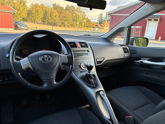 Toyota Auris 7 of 11