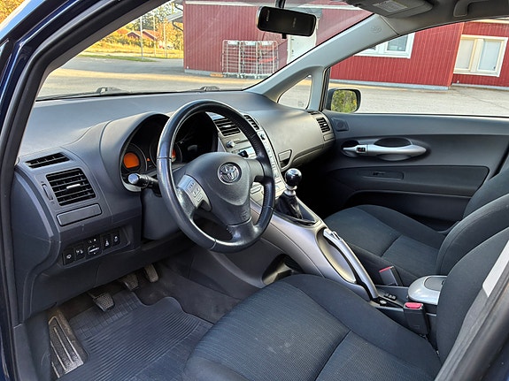 Toyota Auris 8 of 11