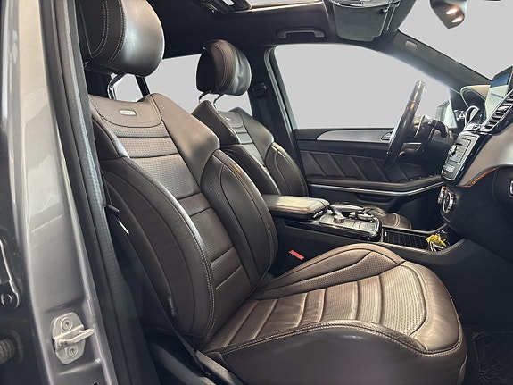 Mercedes-Benz GLS63 19 of 24