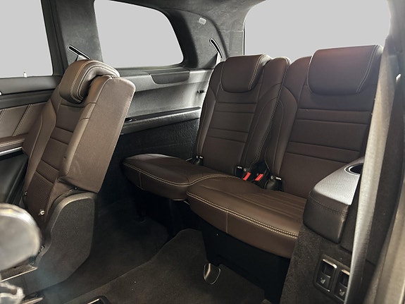 Mercedes-Benz GLS63 15 of 24