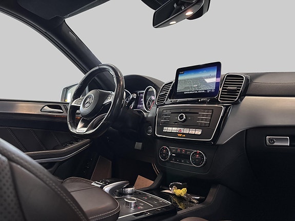 Mercedes-Benz GLS63 21 of 24
