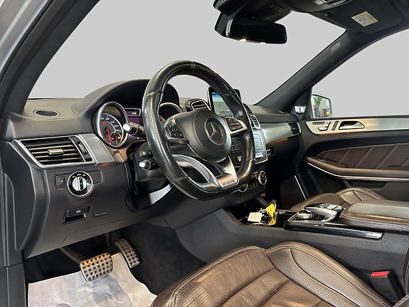 Mercedes-Benz GLS63 8 of 24