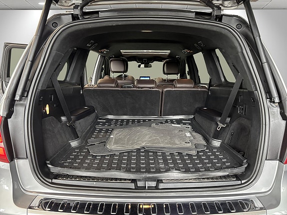 Mercedes-Benz GLS63 16 of 24