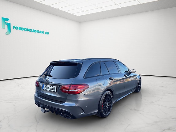 Mercedes-Benz C63 5 of 17