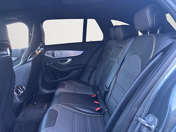Mercedes-Benz C63 11 of 17