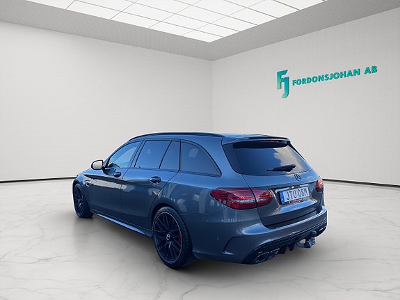 Mercedes-Benz C63 3 of 17