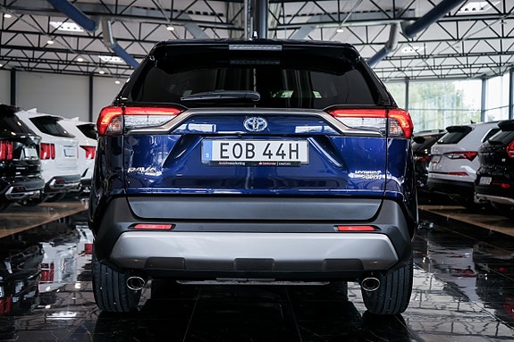 Toyota RAV4 6 of 28