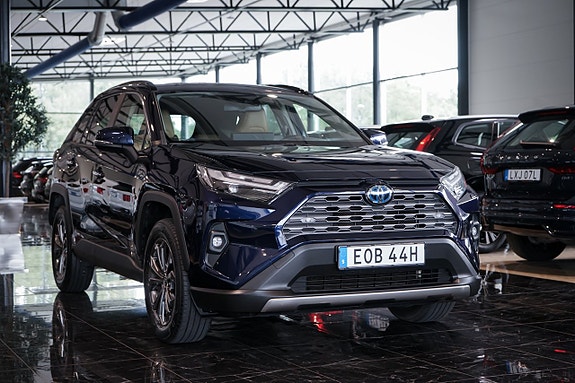 Toyota RAV4 3 of 28