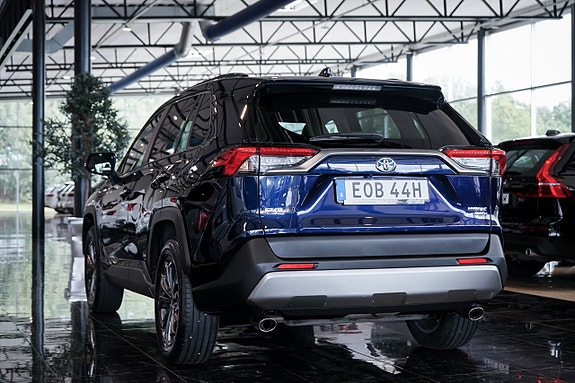 Toyota RAV4 7 of 28