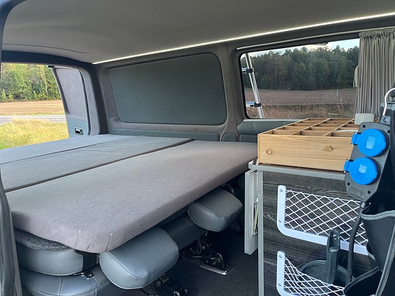 Volkswagen PROLINE 1,9 (ombyggd till sovvagn) 3 of 9