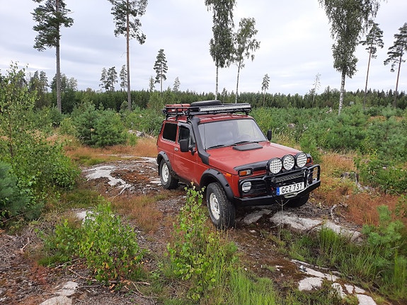 Lada Niva 2 of 13