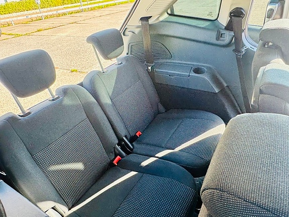 Ford Grand C-MAX 11 of 25