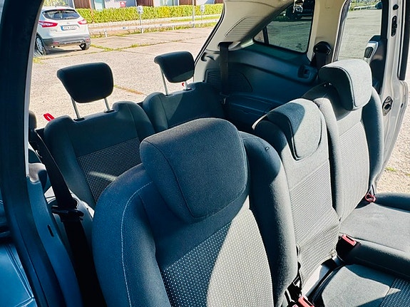 Ford Grand C-MAX 12 of 25