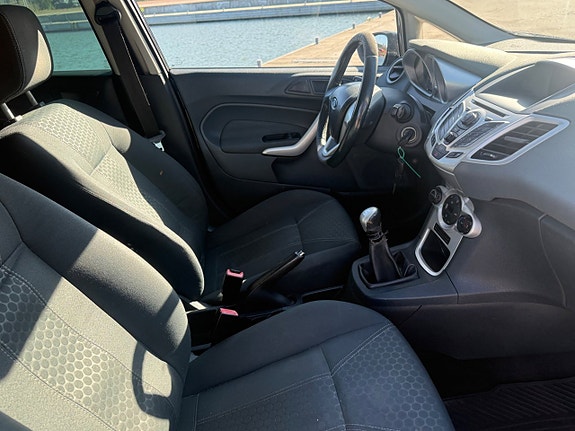Ford Fiesta 10 of 23