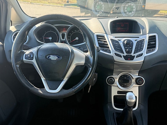 Ford Fiesta 14 of 23