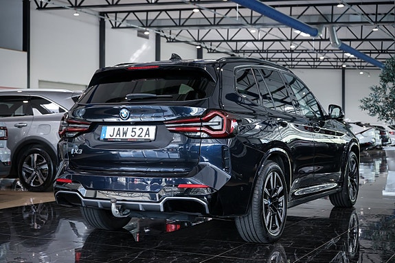 BMW iX3 6 of 27