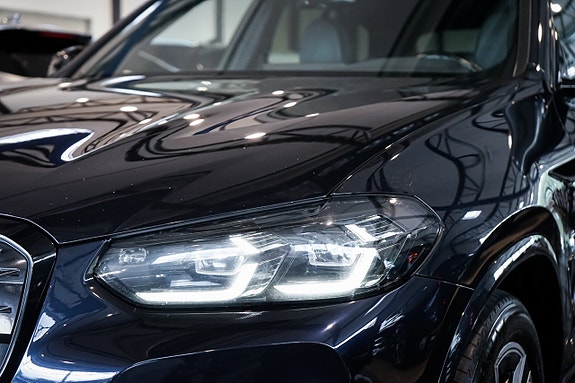 BMW iX3 4 of 27