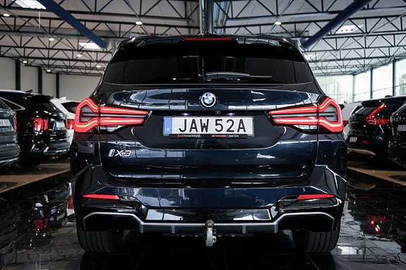 BMW iX3 7 of 27