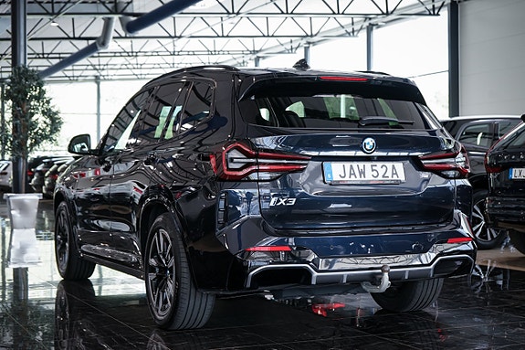 BMW iX3 8 of 27