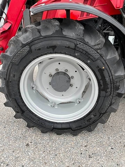 Massey Ferguson 5713 SL D6 13 of 16