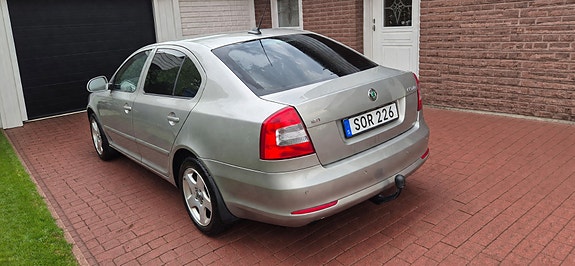 Skoda Octavia 2 of 6