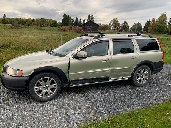 Volvo XC70 3 of 4