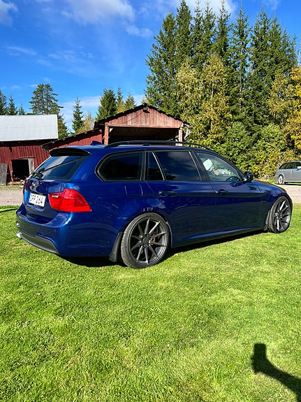 BMW 330d 3 of 7