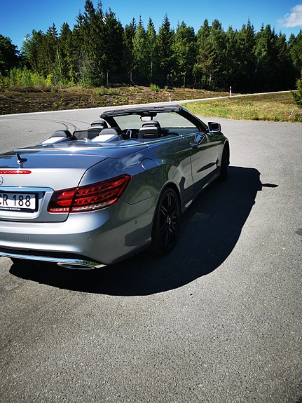 Mercedes-Benz E400 5 of 7