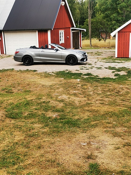 Mercedes-Benz E400 2 of 7