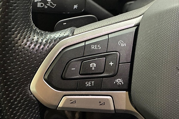 Volkswagen Passat 23 of 27