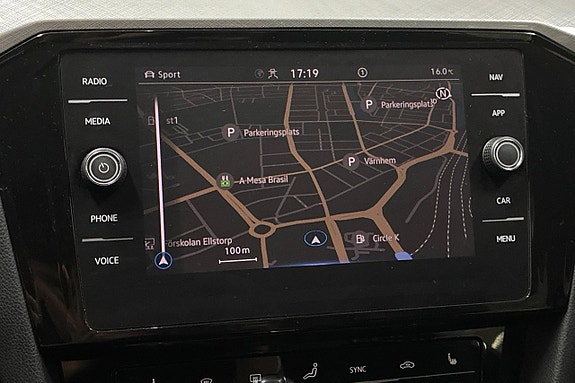 Volkswagen Passat 18 of 27