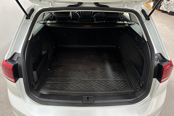 Volkswagen Passat 10 of 27